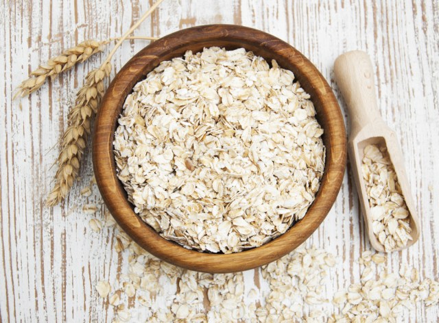Oats-bowl-oatflakes.jpg
